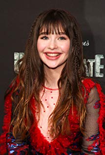 How tall is Malina Weissman?